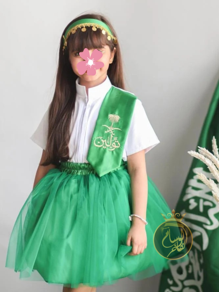 تنوره مع بلوزه بالاسم اليوم الوطني
