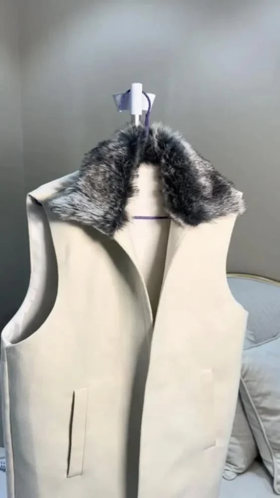 سديري ابيض بقلابي فرو جوخ